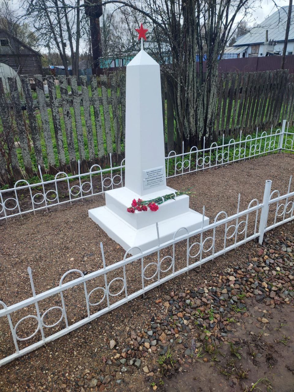 «Россети Центр и Приволжье» благоустроили мемориалы героям Великой Отечественной войны в Ивановской области.