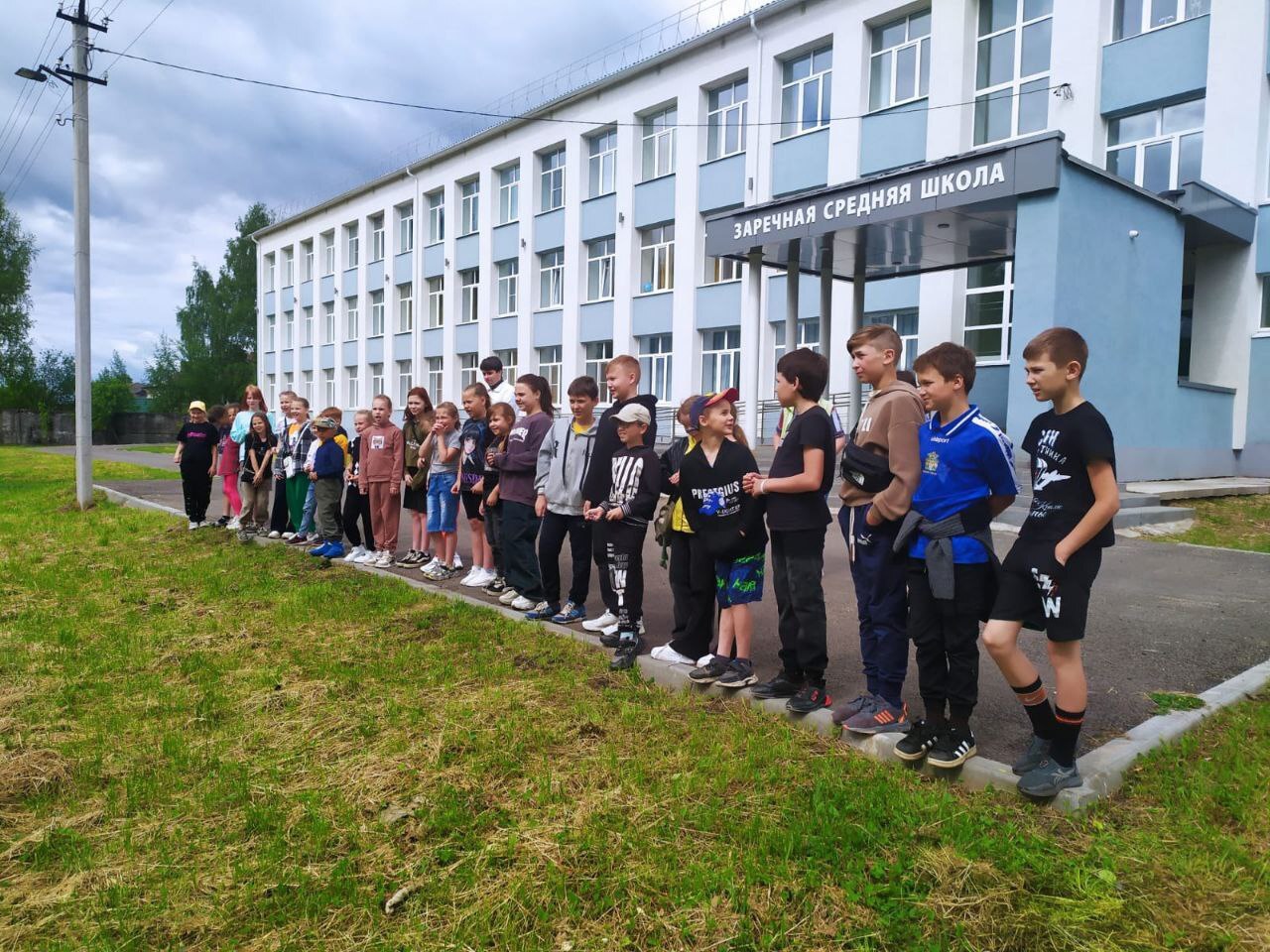 День защиты детей и открытие летнего лагеря при школе..